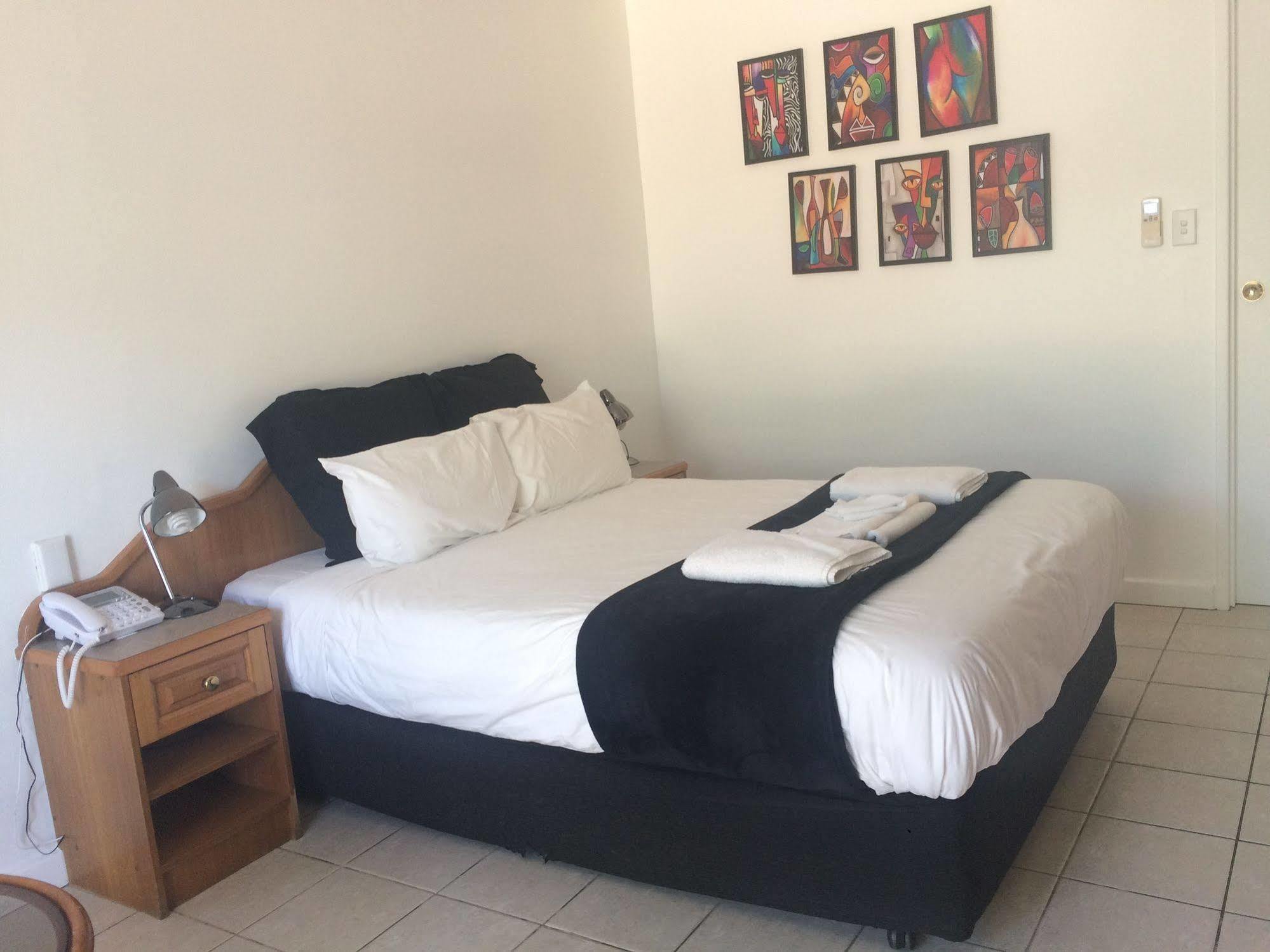 Paraway Motel Katherine Esterno foto