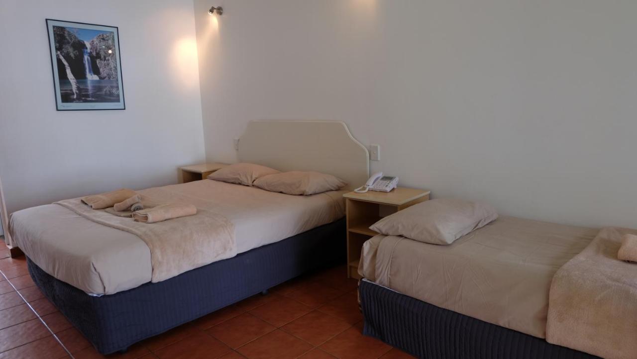 Paraway Motel Katherine Esterno foto